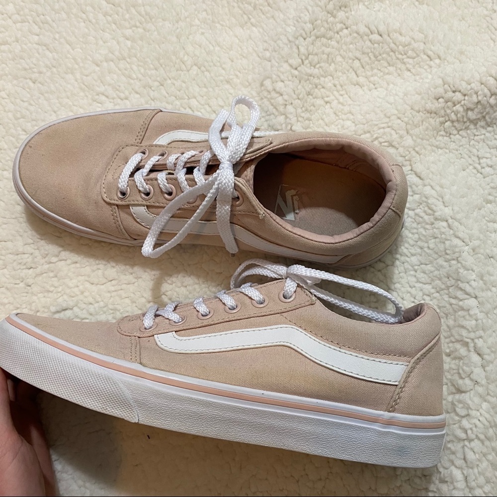 Women’s pink Vans old skool ward size 9